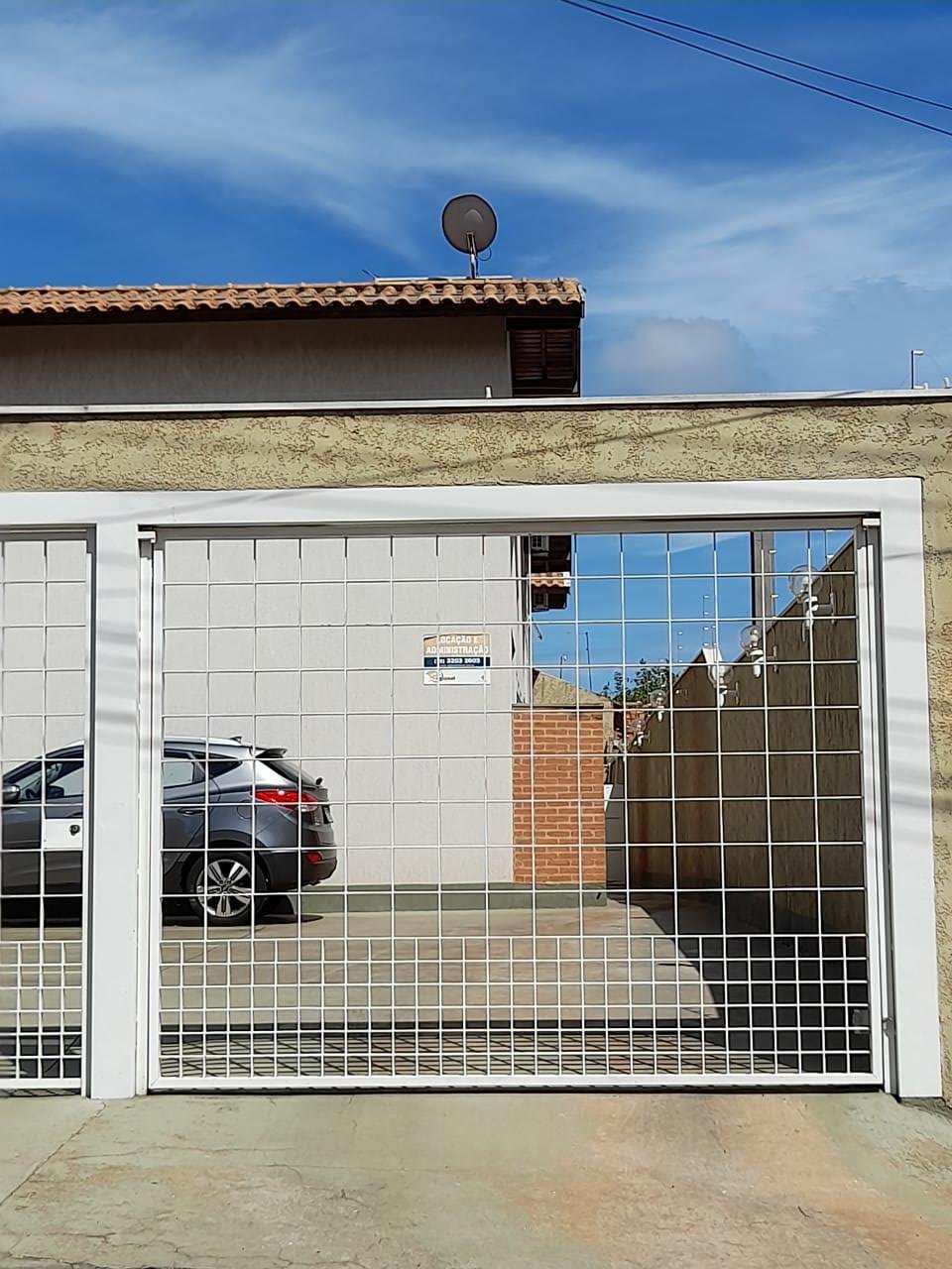 Apartamento de um dormitório mobiliado.